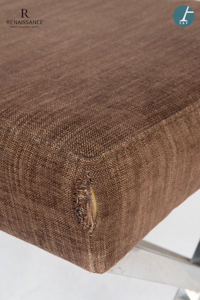 GRUPO NS
A bench seat, chromed metal base,...