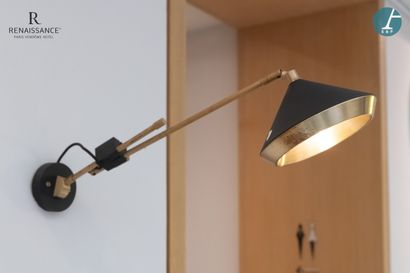 Une paire d'appliques articulées en métal...