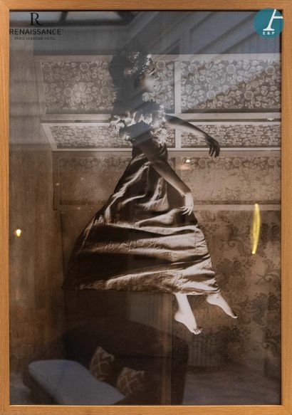 Une pièce encadrée, photo
Danseuse en suspension
H...