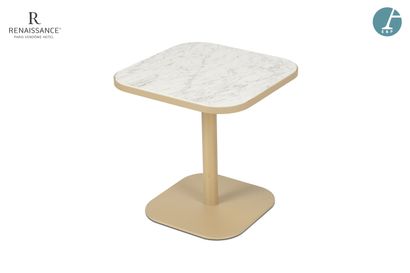 Paire de tables de chevet, piètement métal...