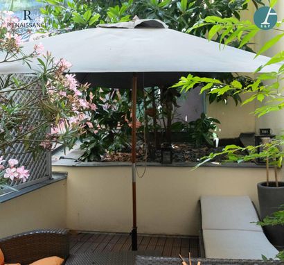 PROLOISIRS
A parasol, natural wood base,...