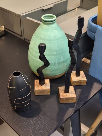 Lot de cinq bibelots et objets décoratifs...