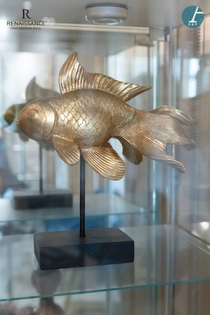 Un Poisson en bois doré, soclé
H : 30cm -...