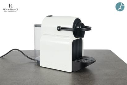 NESPRESSO
Une machine à café
H : 23cm
On...