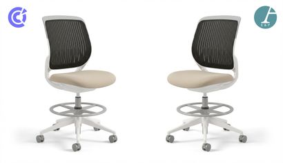 STEELCASE
Paire de fauteuils de bureau pivotants,...