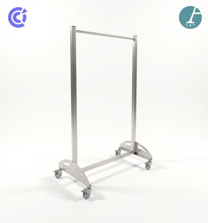 VARAY LABORIX
Deux portants en inox sur roulettes
H...
