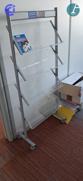 Présentoir à magazine en plastique
H : 159...