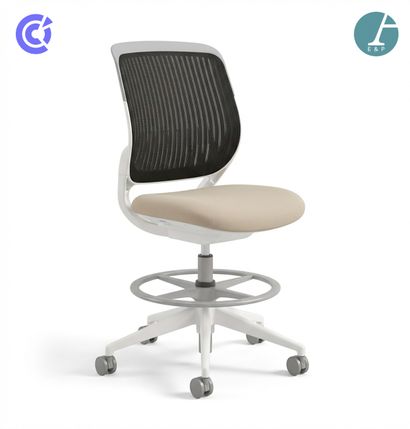STEELCASE
Paire de fauteuils de bureau pivotants,...