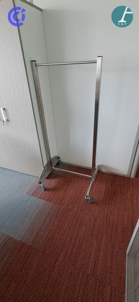 VARAY LABORIX
Deux portants en inox sur roulettes
H...