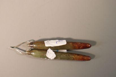 CHINA, 19th century
Nephrite jade fibula,...