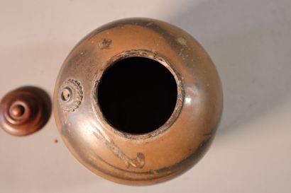 VIETNAM, XIIe/XIIIe siècle	
Pot en grès émaillé...