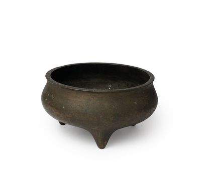 CHINA, 19th century
Tripod incense burner...