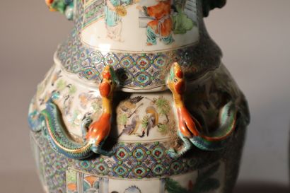 CHINA, Canton, 19th century
Pair of porcelain...