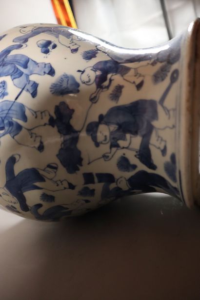 CHINA, KANGXI period (1662 - 1722)
Porcelain...