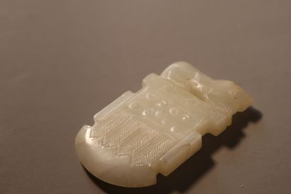 CHINA, 19th century
Set in jade (nephrite)...