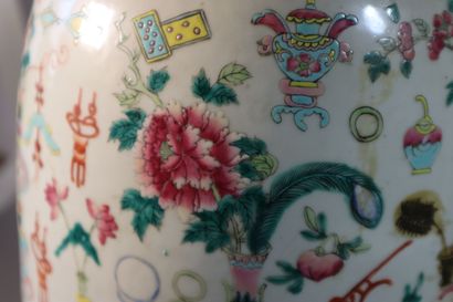 CHINE, Canton, XIXe siècle	
Vase balustre...