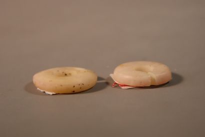 CHINA, 19th century
Set in jade (nephrite)...