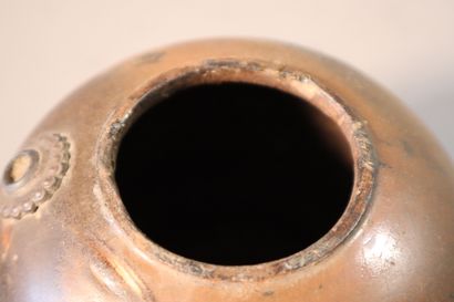 VIETNAM, XIIe/XIIIe siècle	
Pot en grès émaillé...