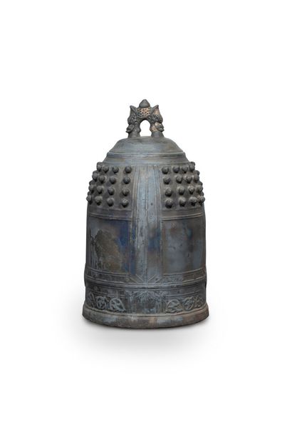 VIETNAM, XIXe siècle
Grande cloche en bronze...