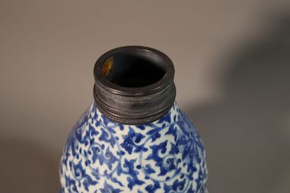 CHINA, 19th century
Vase of double gourd...