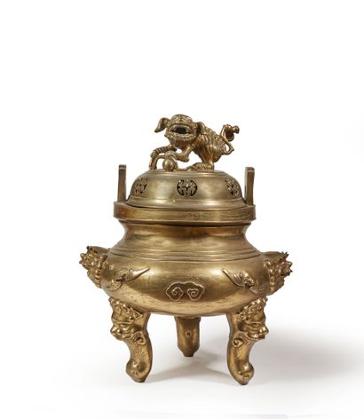 VIETNAM, vers 1900	
Important brûle-parfum...