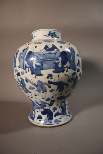 CHINA, KANGXI period (1662 - 1722)
Porcelain...