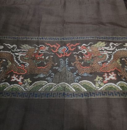 CHINE, XXe siècle
	
Panneau en kesi polychrome...