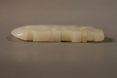 CHINA, 19th century
Set in jade (nephrite)...