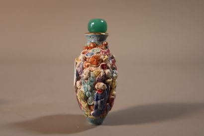 CHINA, 20th century
Set of snuffboxes including...