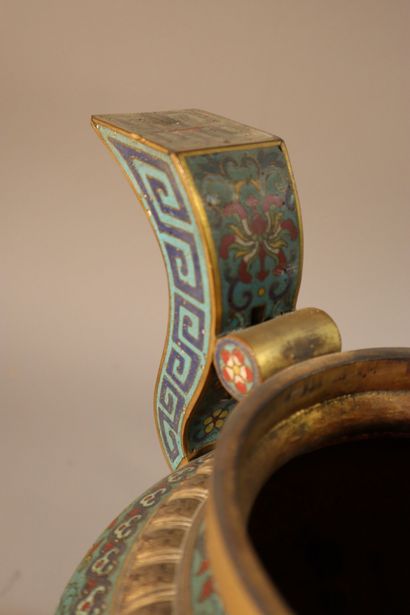 CHINE, XIXe siècle	
Brûle-parfum tripode...