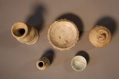 VIETNAM, XIIe/XIVe siècle	
Coupe, petit vase,...