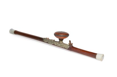 CHINE, Vers 1900	
Deux pipes à opium
l'une...