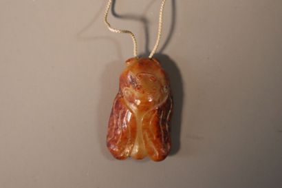 CHINA, 18th century
Pendant in rusty nephrite
in...