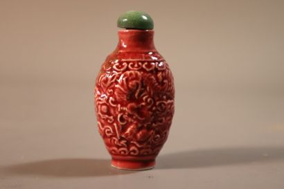 CHINA, 20th century
Set of snuffboxes including...