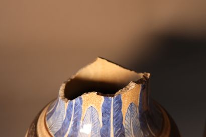 CHINE, Nankin, XIXe siècle	
Paire de vases...