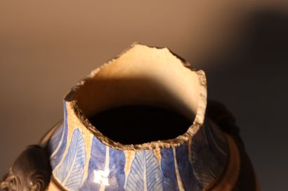 CHINE, Nankin, XIXe siècle	
Paire de vases...