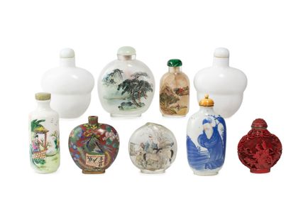 CHINA, 20th century
Set of nineteen snuffboxes...