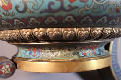 CHINE, XIXe siècle	
Brûle-parfum tripode...