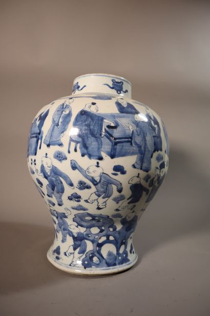 CHINA, KANGXI period (1662 - 1722)
Porcelain...