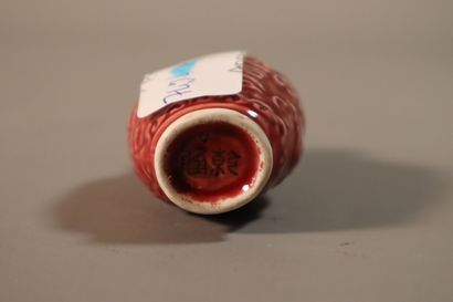 CHINA, 20th century
Set of snuffboxes including...