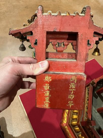CHINE - Epoque TONGZHI (1862 - 1874)
Autel...