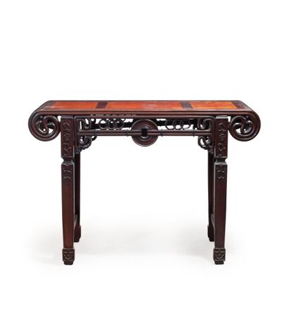 CHINA, 19th century
Console in burr wood
the...