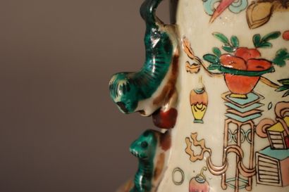 CHINE, Canton, XIXe siècle	
Vase balustre...