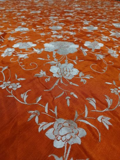 CHINA, Canton, 20th century
Set of four shawls...