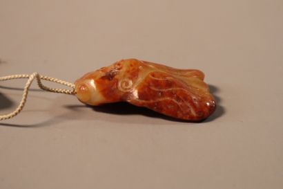 CHINA, 18th century
Pendant in rusty nephrite
in...