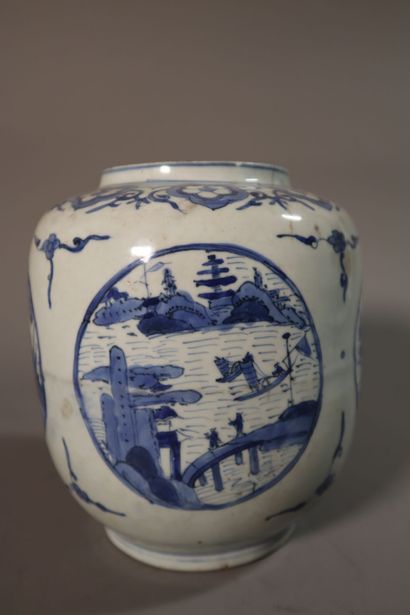 CHINA, KANGXI period (1662 - 1722)
Porcelain...