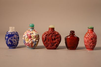 CHINA, 20th century
Set of snuffboxes including...