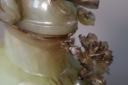 CHINA, 19th century
Covered vase in celadon...