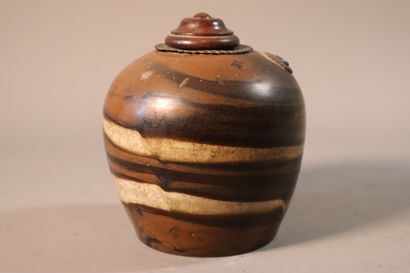 VIETNAM, XIIe/XIIIe siècle	
Pot en grès émaillé...