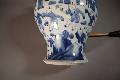 CHINA, KANGXI period (1662 - 1722)
Porcelain...